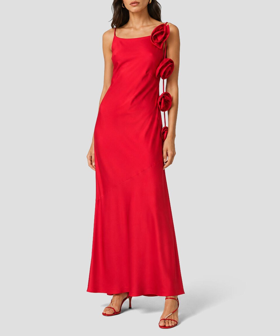 Vestido rojo largo con flores decorativas