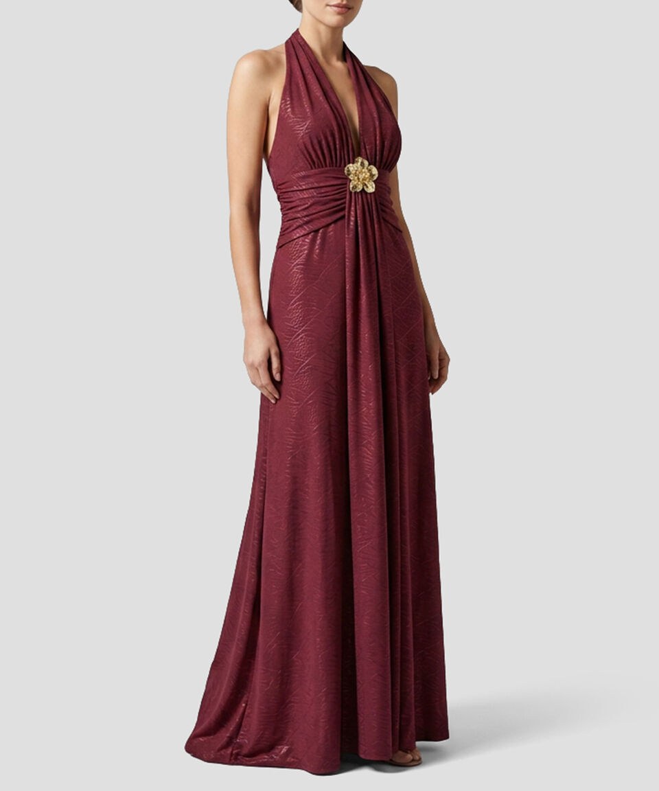 Vestido largo color vino con cuello halter